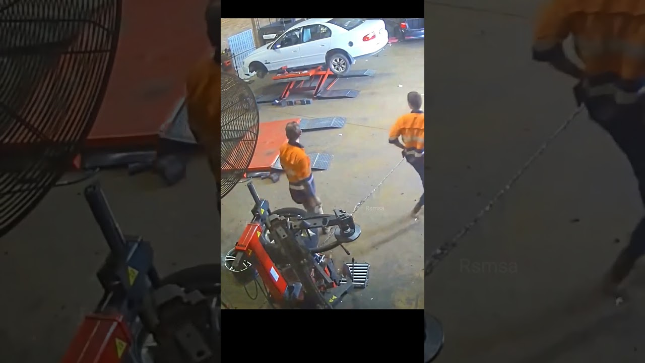 Car Tyre Change Karte Time… Ye Kya Dikh Gaya? 😳🚗 #shortsfeed #viralvideo #trending