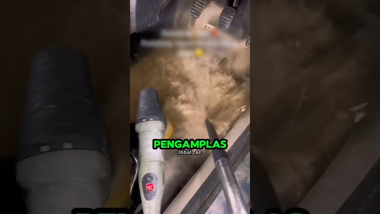 Membersihkan Karpet Mobil dengan Alat Pengamplas