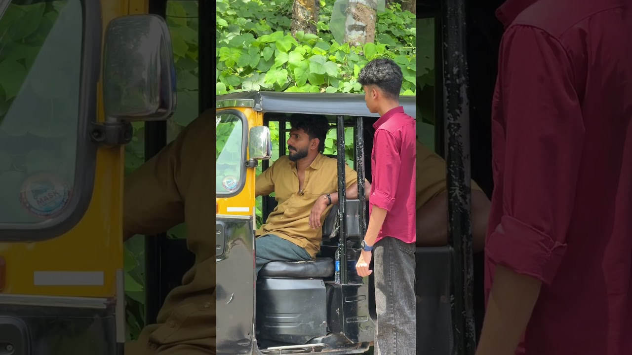 റോഡിലൂടെ ട്രെയിൻ പോവും 🫣