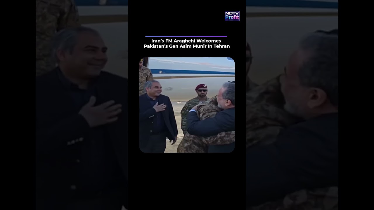 Pakistan's General Asim Munir Arrives In Tehran, Welcomed By Iranian FM Araghchi #viral #shorts