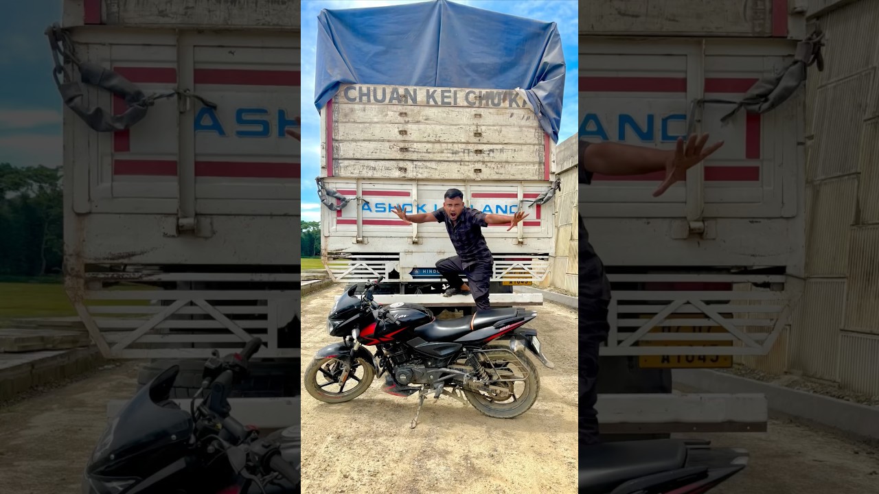 1915 Truck Vs Pulsar Bike Crash Deko Kiya Hua🚜