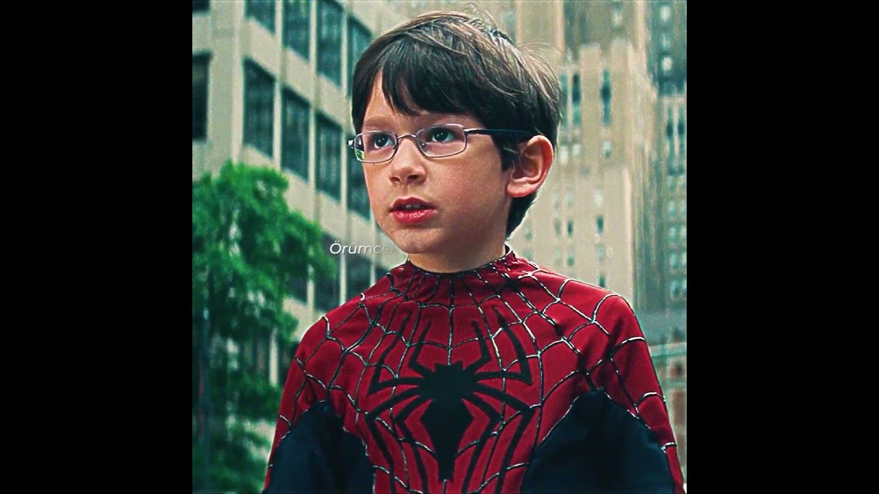 "Mahallenizin Kahramanı!" | Örümcek Adam Küçük Çocuğu Zorbalardan Kurtarıyor! 🕷️🎒