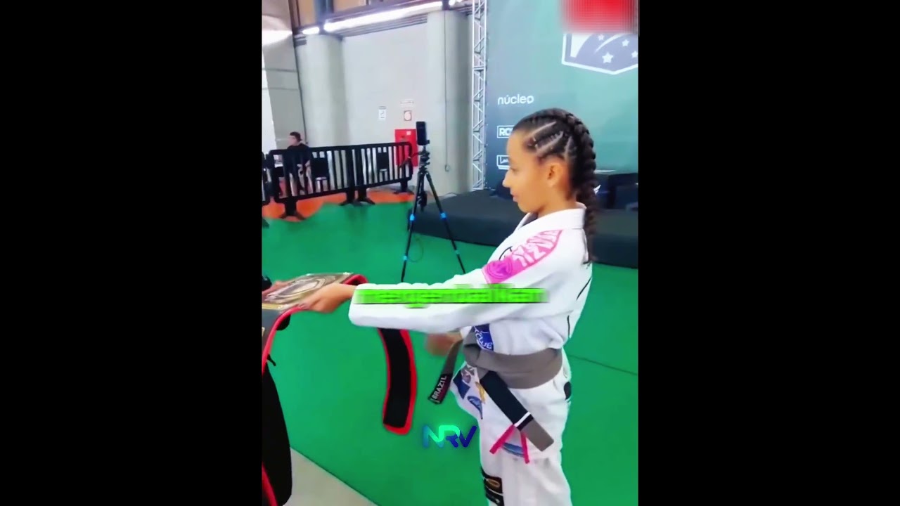 Sabuk Juara yang Diberikan kepada Sang Rival 🏆❤️