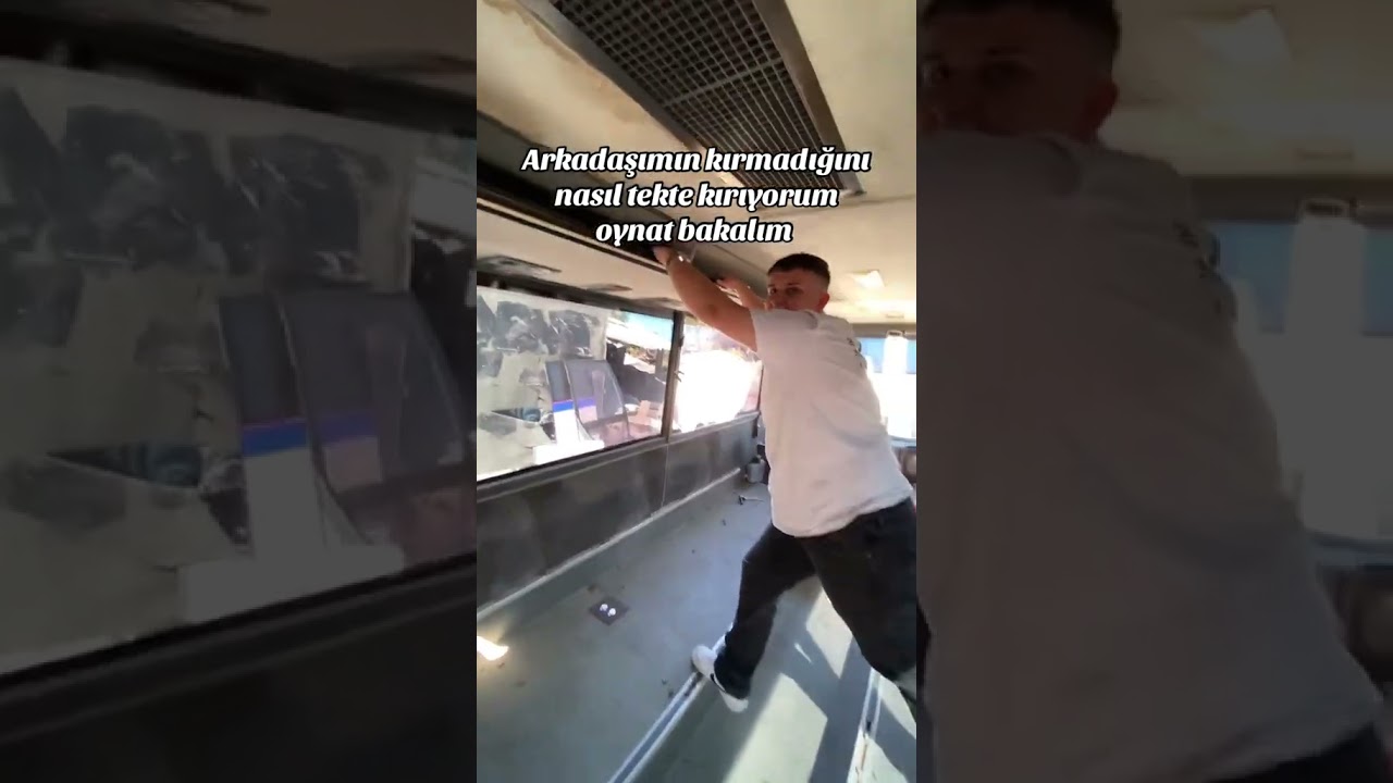Tekte kırarım diyen var mı #otobüs #eglence #stressrelief #asmr #brokenwindow