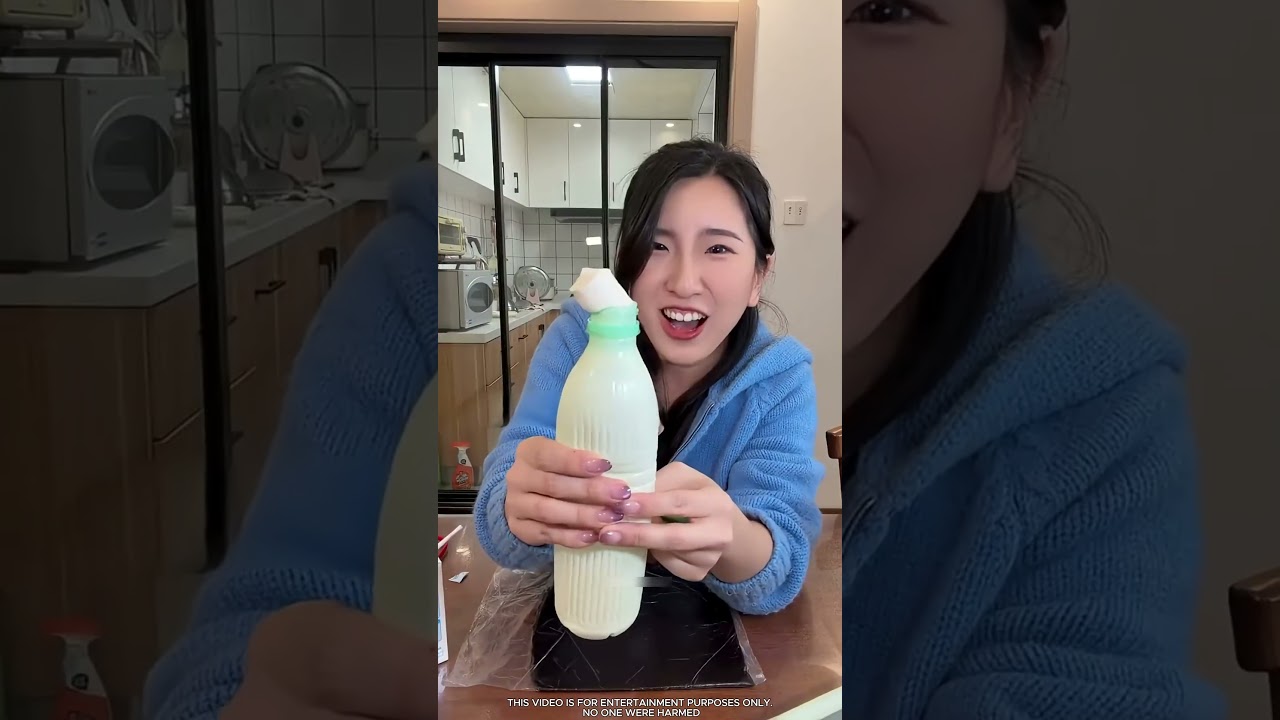 بتعمل كيك شوكلاتة بطريقة مميزة ! #viral