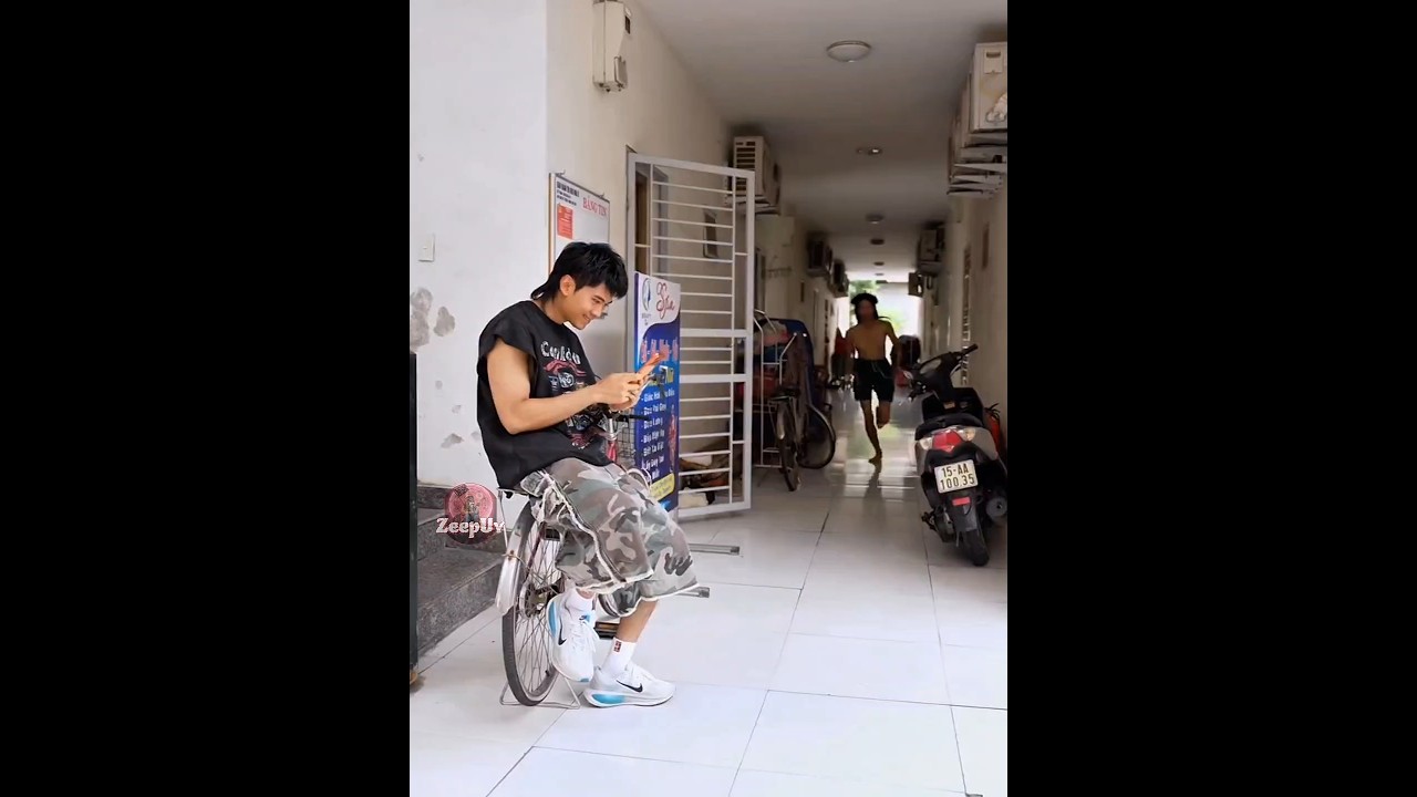 Meme Absurd Penunda Hujan.