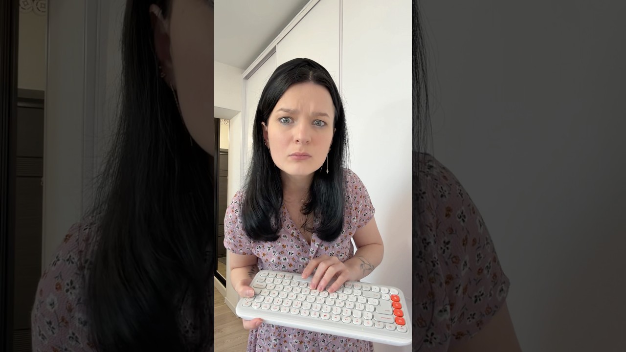 The weirdest keyboard I’ve ever seen 😳 #keyboard #strangethings #splitkeyboard #weirdtech