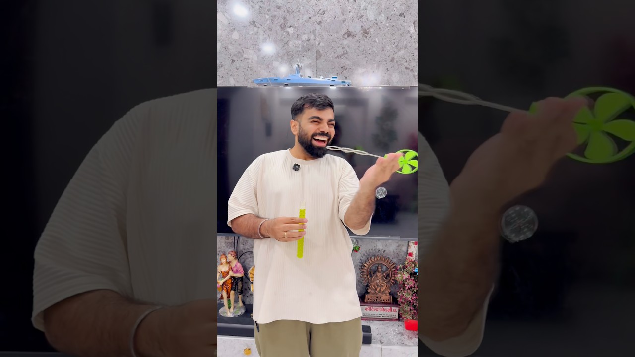 Gaurav nai mummy nikita k saath ye kya kardiya #gauravaroravlogs #youtubeshorts #shorts