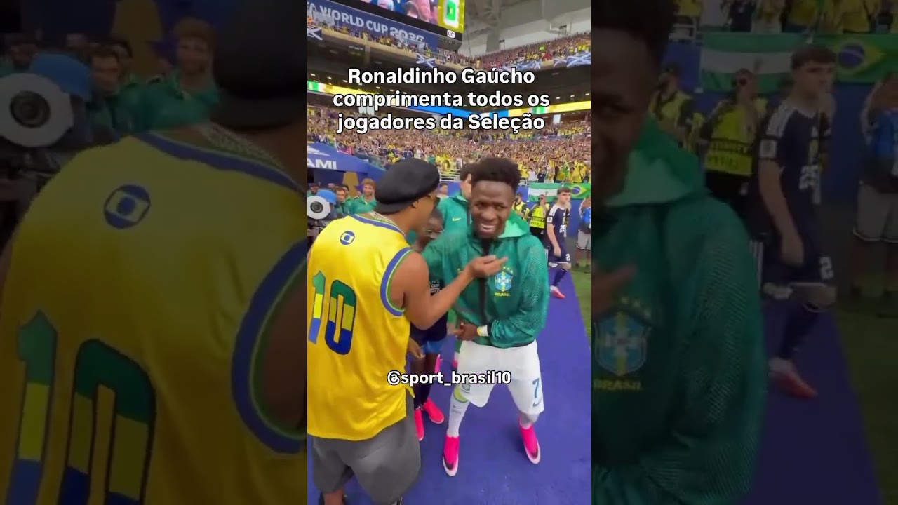 Ronaldinho Gaúcho comprimenta todos os jogadores da Seleção #futebol #football #loucosporfutebol