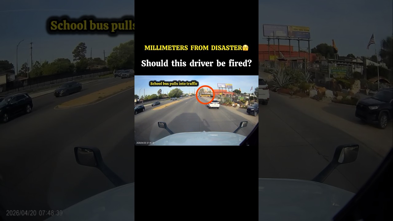 This is why truckers stay stressed #viral #dashcam #shortsfeed