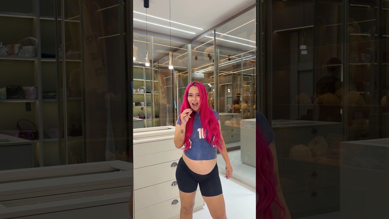TENTEI VESTIR A BLUSA DE LATEX MAS DEU RUIM