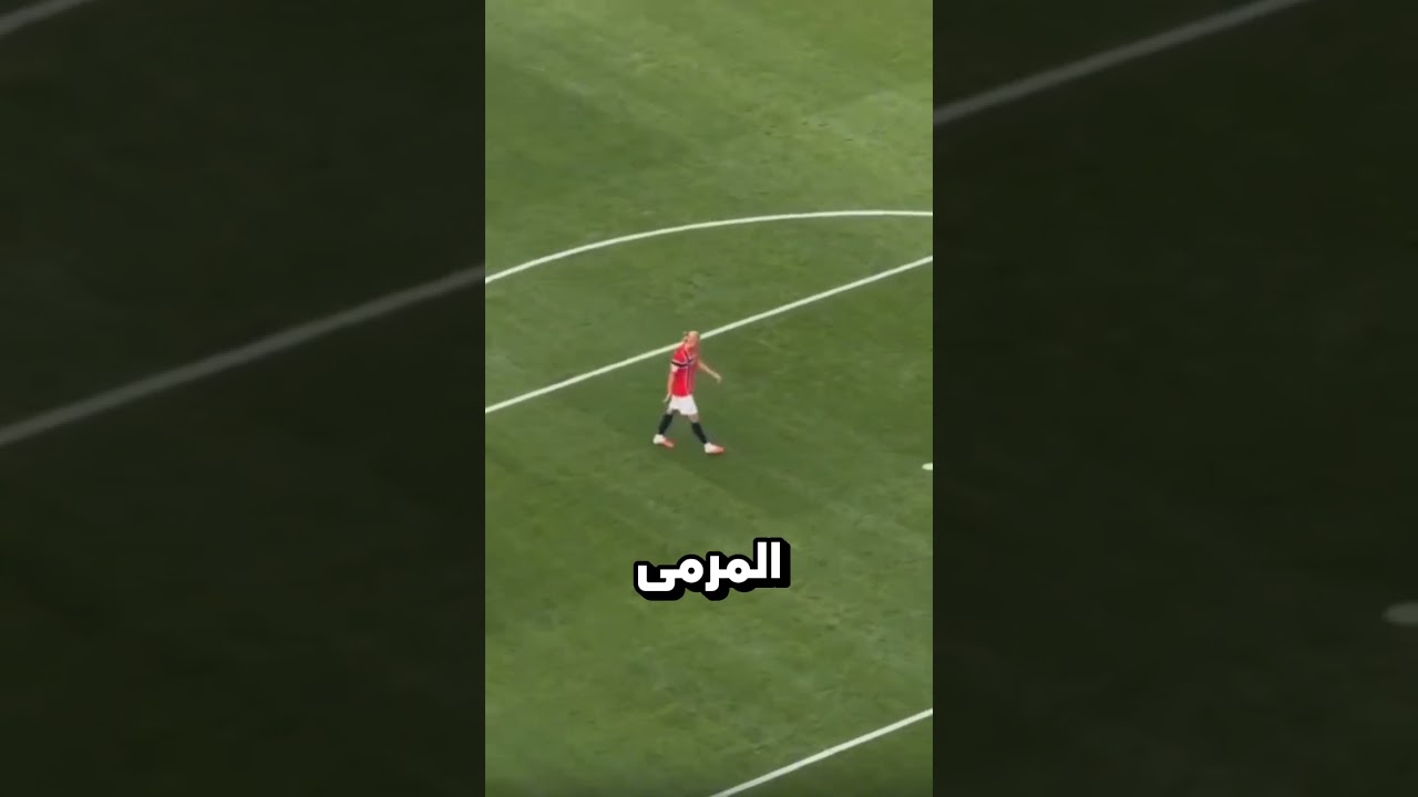 ليش هالاند دايماً يشرب موية الحارس الي ضدة؟؟🤔