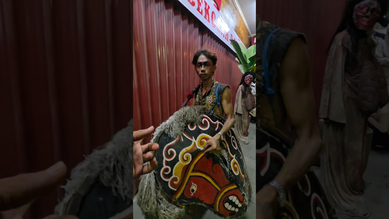 Kuda lumping makan Pisang #trandingshorts