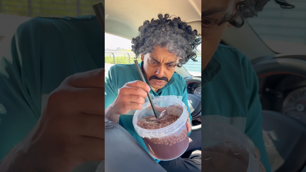 ازااااي الحلوي الصغيرة 😱😂