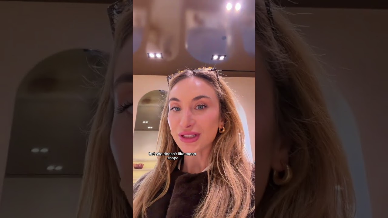 Did I choose the right one?? Bag linked in bio! @STAUD #personalassistant #shopping #shopwithme #nyc - Published by victoriahiegelv