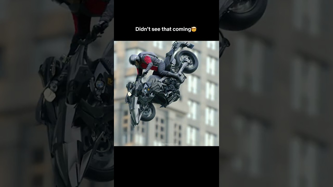 #AamirKhan’s EPIC Mid-Air Bike Transformation Scene 🔥#Dhoom3 #AbhishekBachchan #ActionThriller