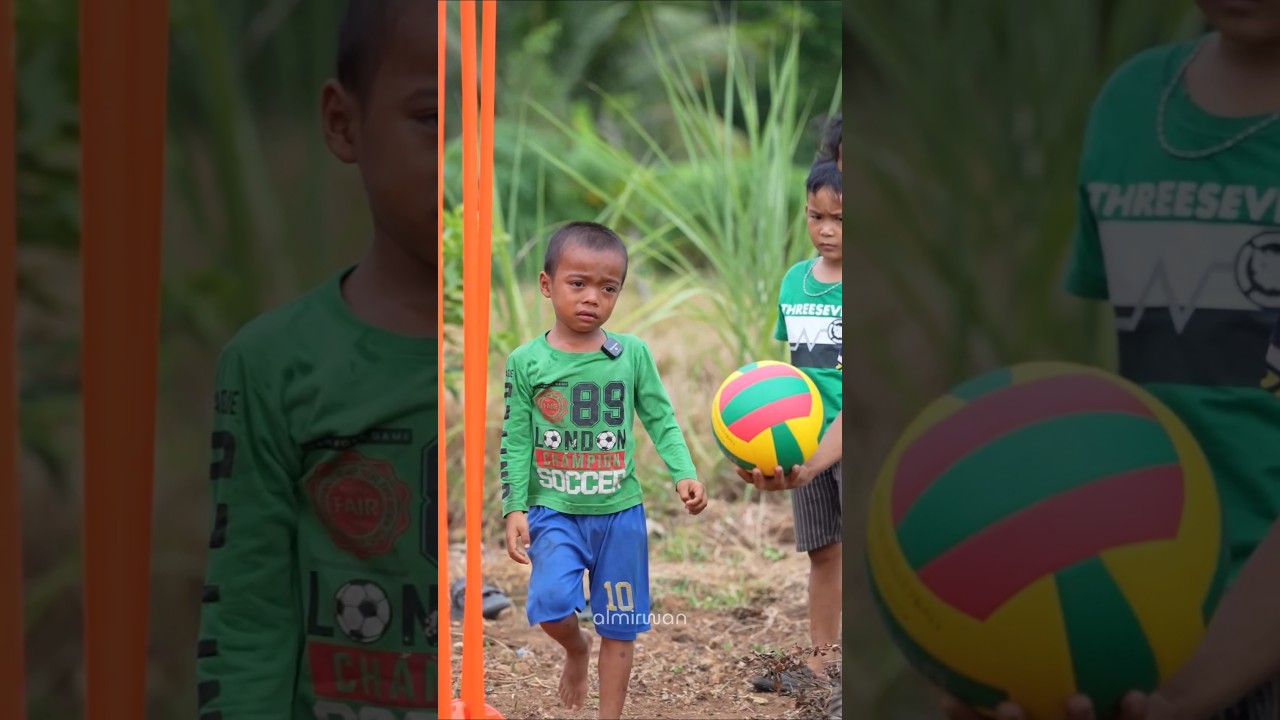 Asep Gebot booms spike bola voli sambil sedih