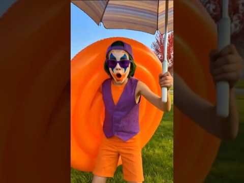 Ele foi para a praia assim mesmo?😅