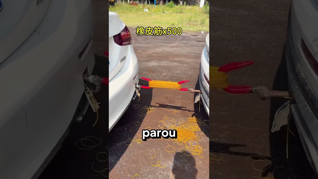 Ele tentou parar um carro com elásticos!!