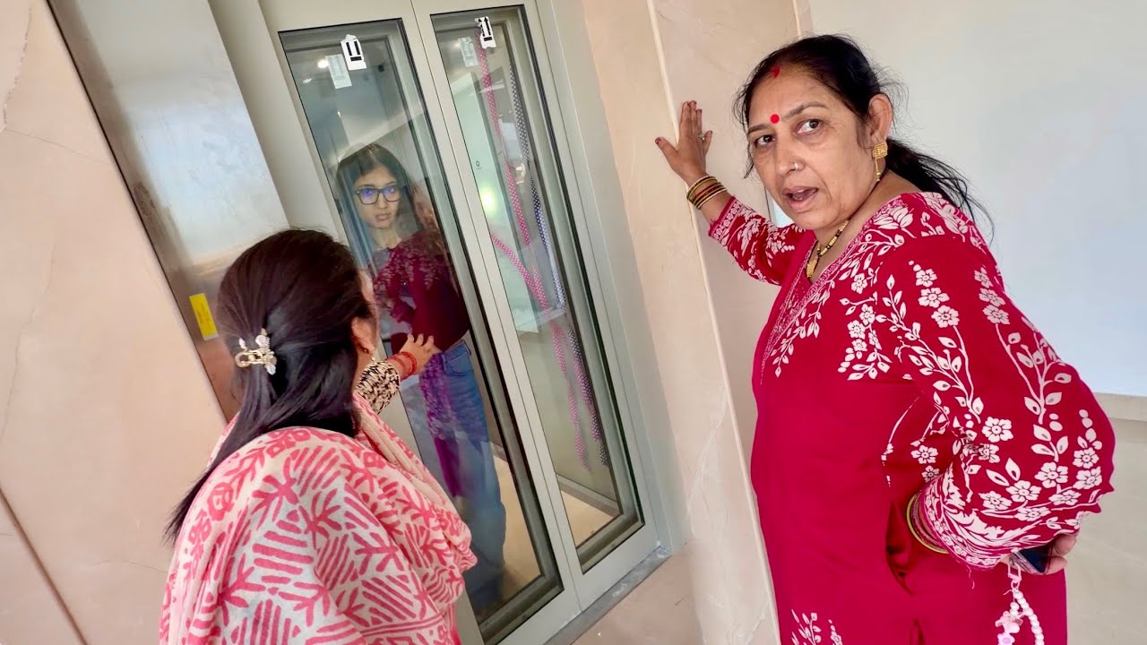 Avantika Lift Mein Faas Gayi 😲