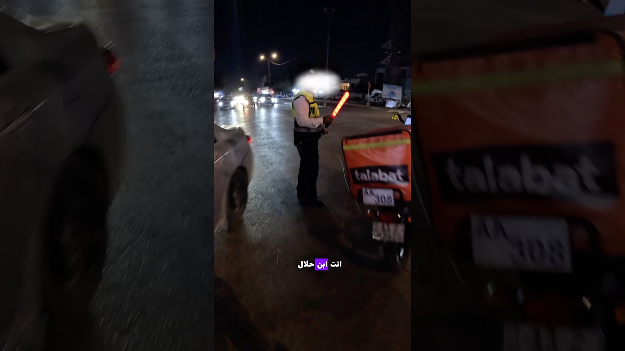 سياره عطلت بلتقاطع ونزلت اساعدهم شوف ابو المرور شلون واڪف يم دراجتي خايف تلفوني ينباك 👆🏻 #اكسبلور