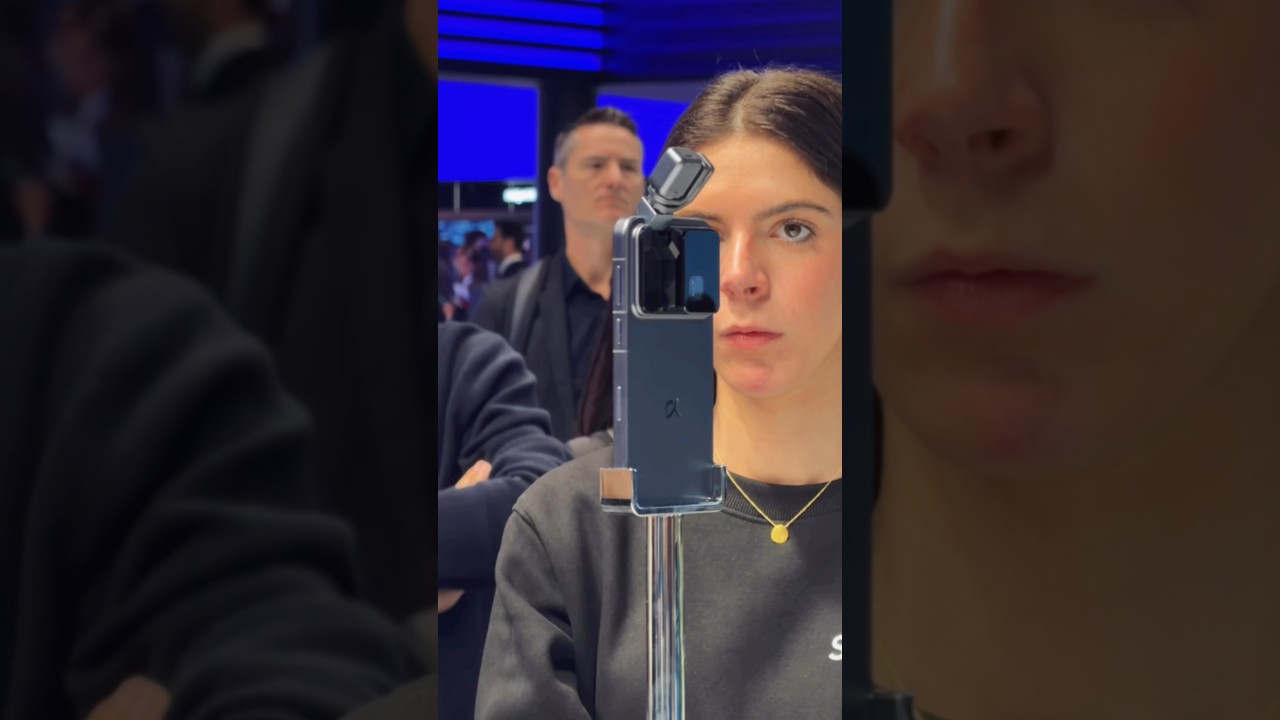 Activating the camera on the HONOR ROBOT PHONE