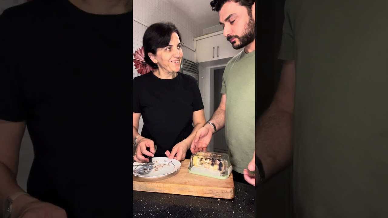 Annem mutfak tüyolarıyla tanışıyor… My mom discovers viral kitchen hacks.