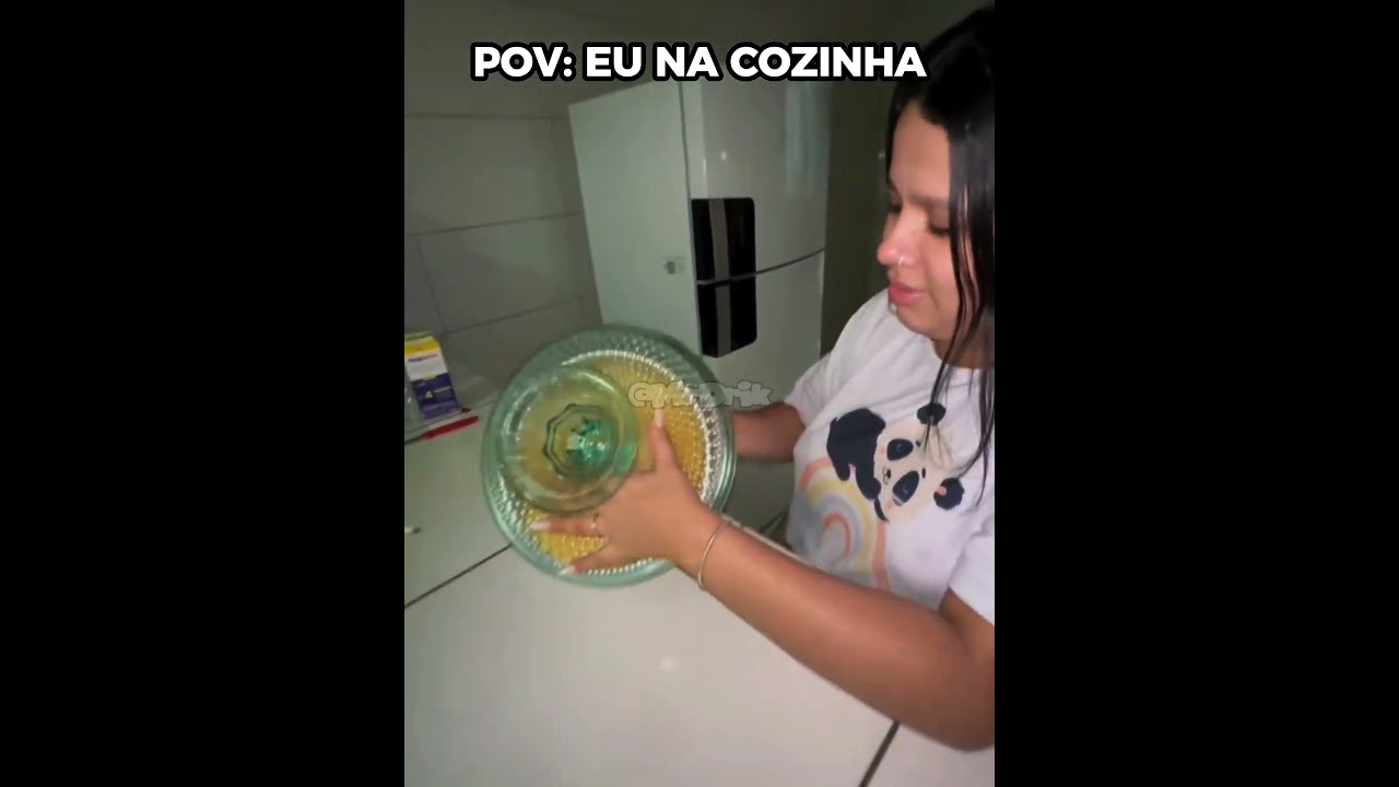 o pudim dela ficou assim KKKKKK 🫕 #engraçado #humor #cozinha