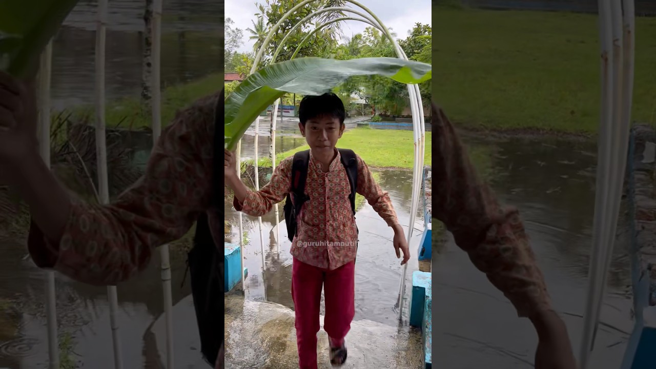 Siswa ini pakai daun pisang buat ke sekolah #shorts