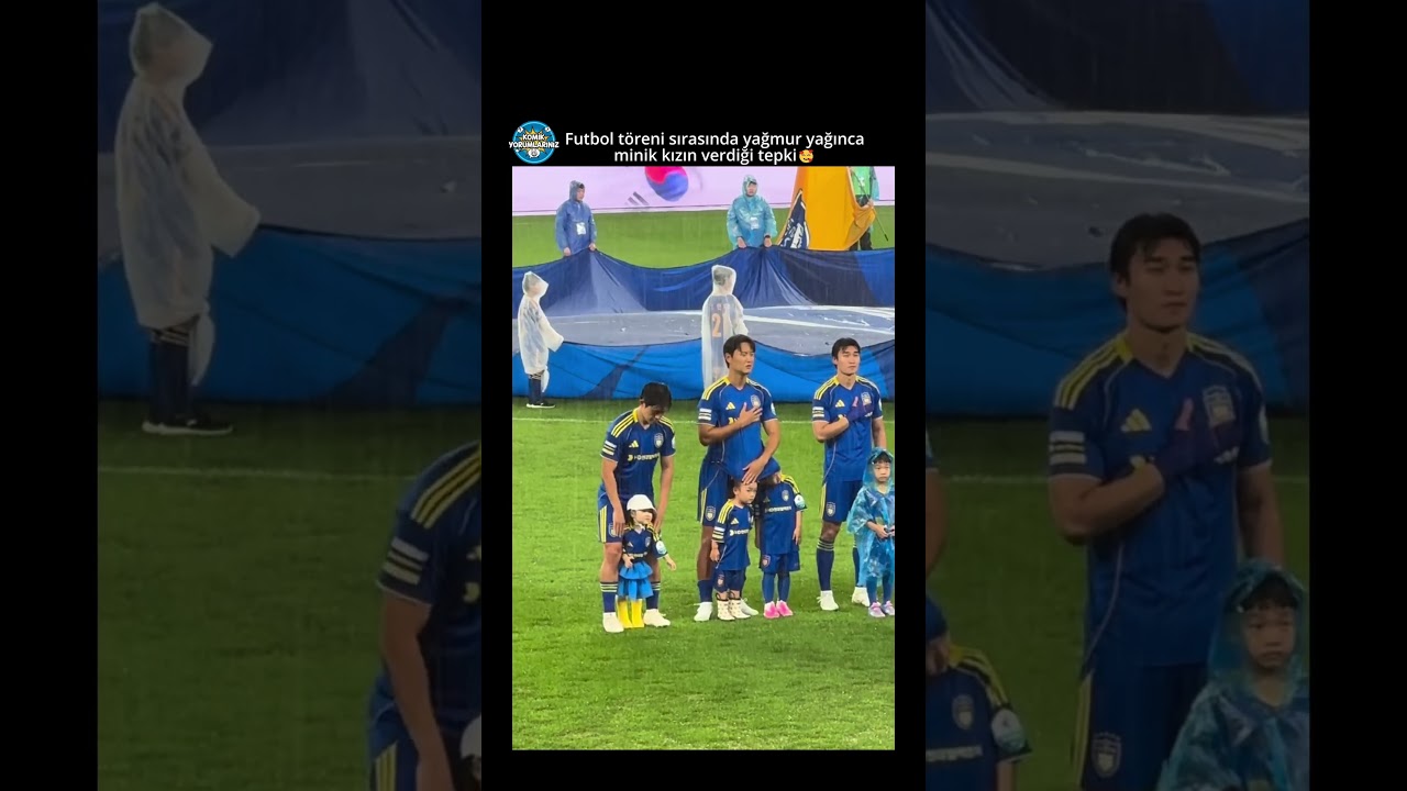 Videonun her saniyesi ayrı komik 🥰 Futbol törenindeki minik kız