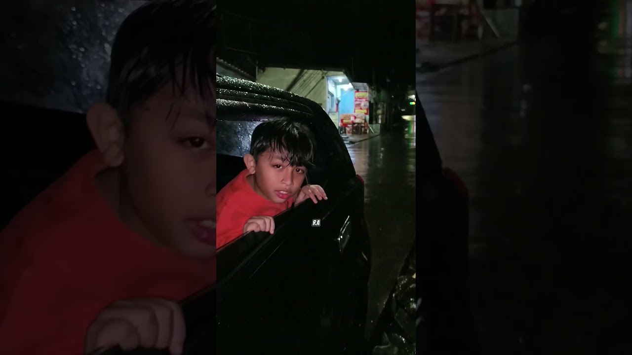 Papa Kasih Tau Cara Ganjal Ban Mobil Jeblos Turun Jalan Lg Hujan. Berhasil Mama Liatin Hrs Miring 🚘🌧