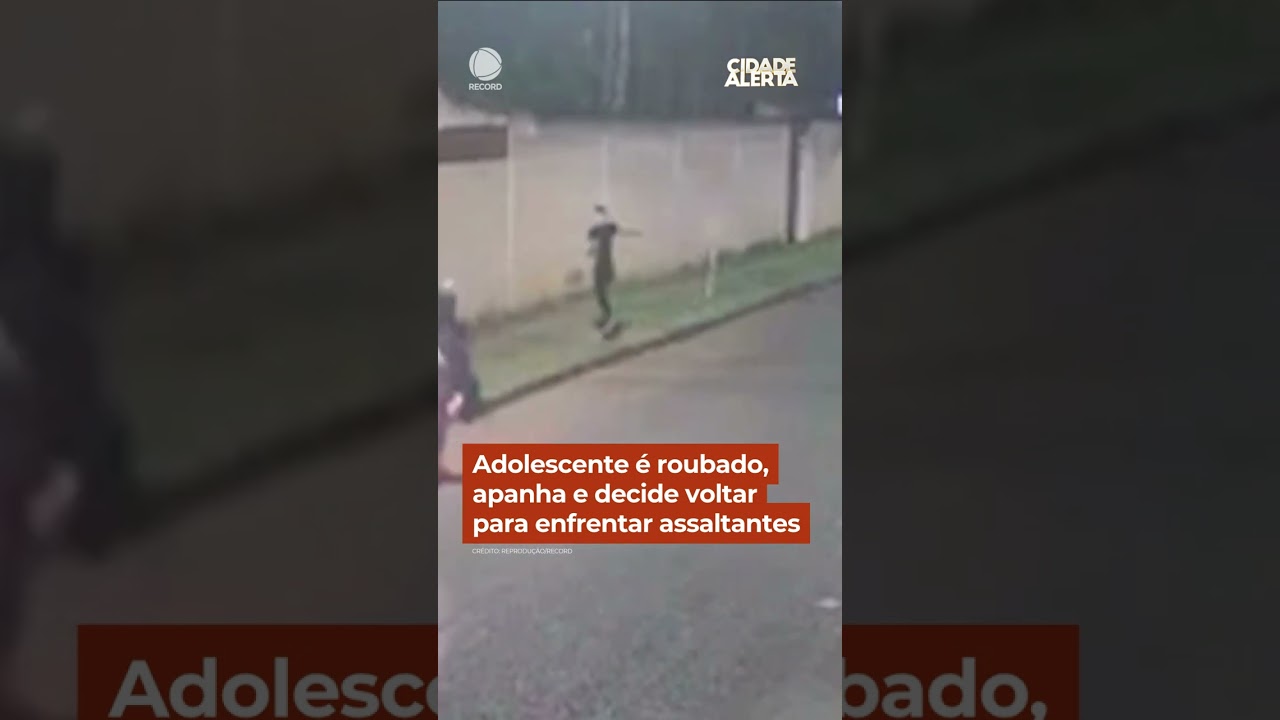 Adolescente é roubado, apanha e decide voltar para enfrentar assaltantes #Shorts #CidadeAlerta