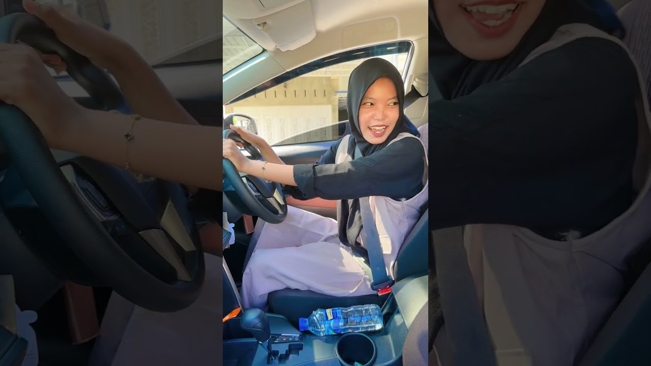 Naik mobil pakai helm