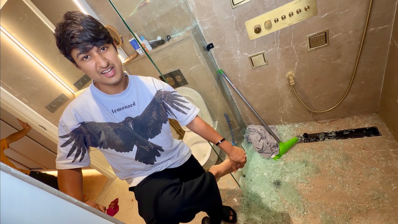 Sahil K Bathroom Ka Glass Tut Gaya 😲 