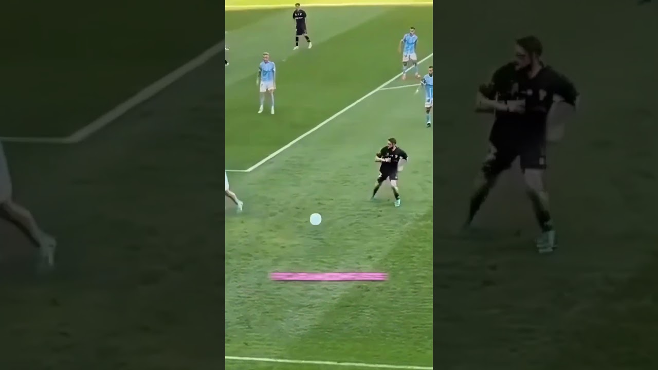 O balão confundiu o goleiro 🎈