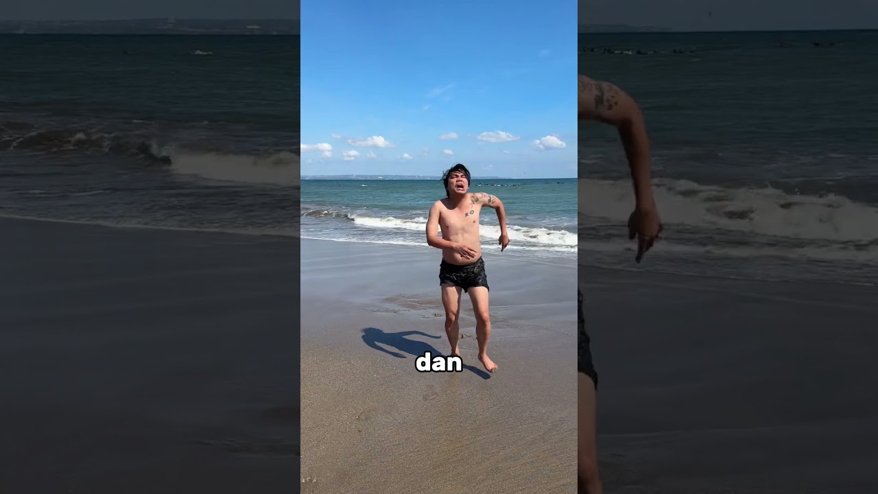Ternyata perih yaa berenang di laut