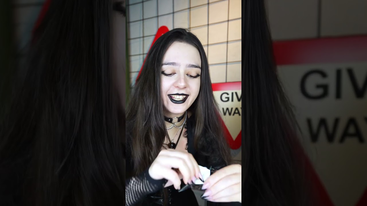 MINHA NAMORADA DA DARKWEB ESTRAGOU O MEU ÁLBUM DA COPA! #shorts