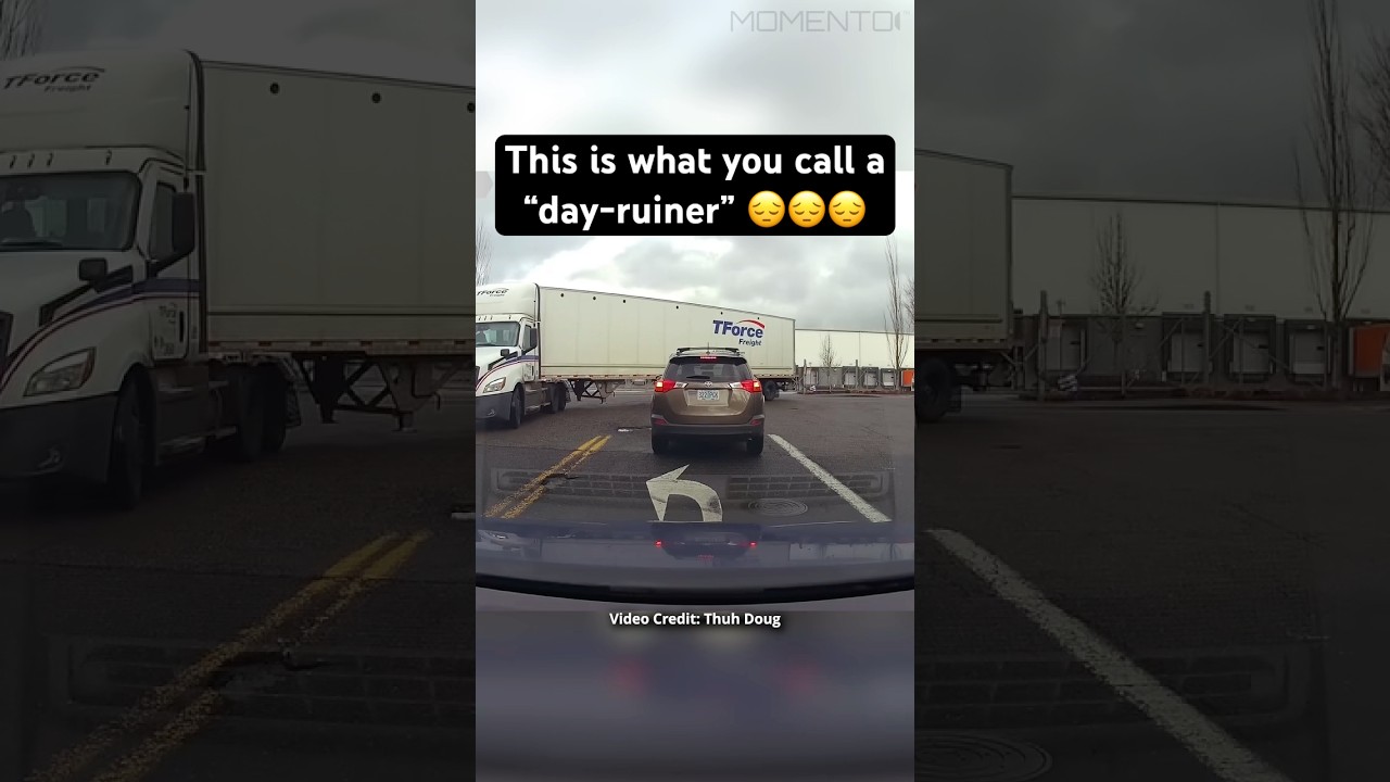 He absolutely PANICKED under pressure! 😡#dashcam