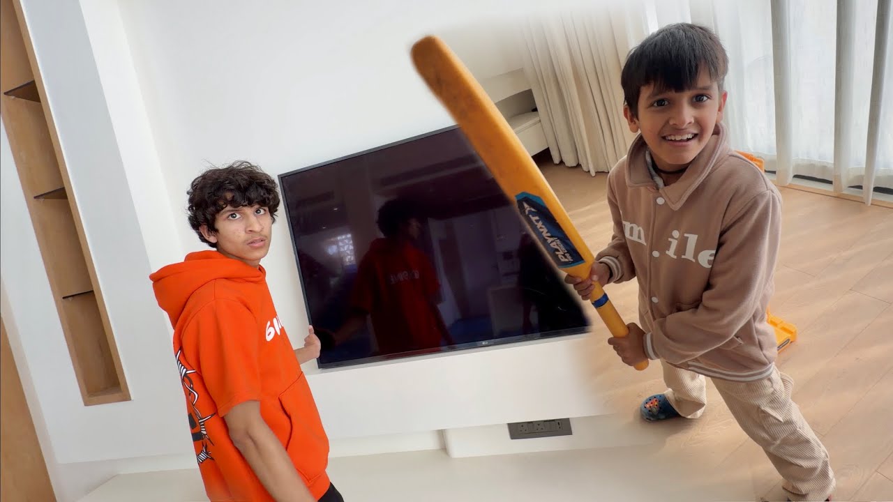 New Gharpe Cricket Khel Rahe 😲 TV Tod Diya 