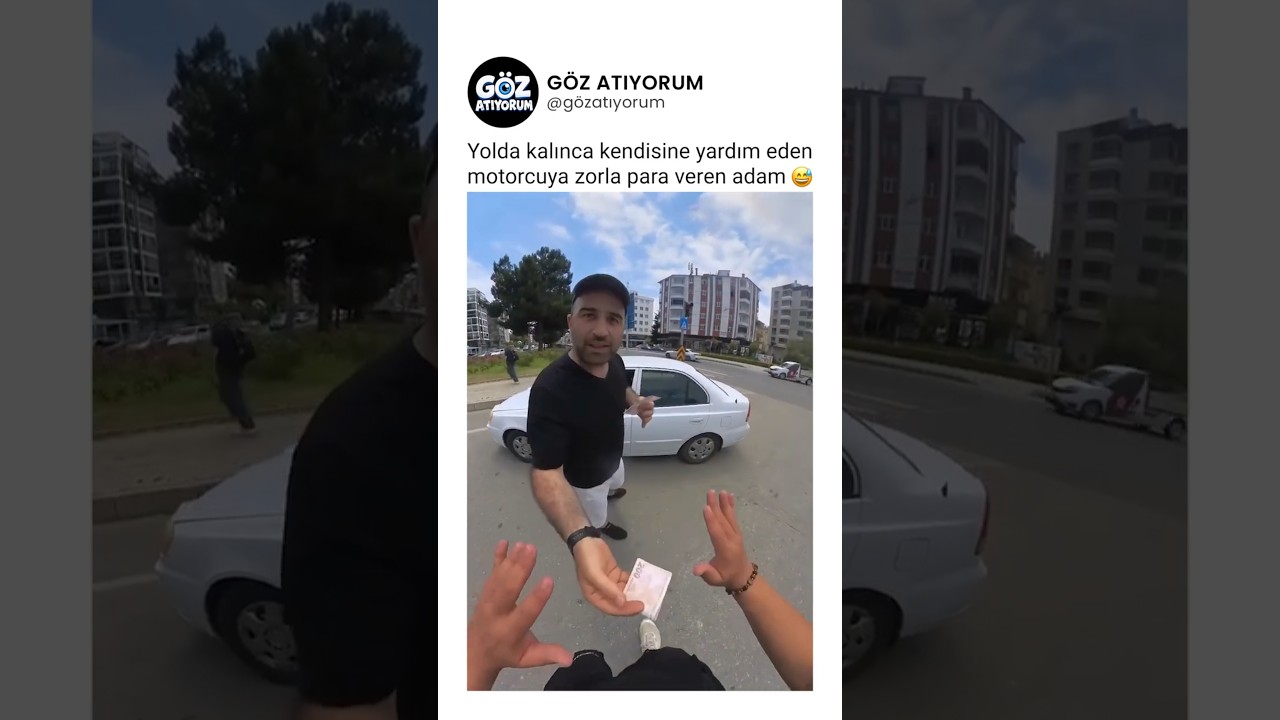 Yolda kalınca kendisine yardım eden motorcuya zorla para veren adam 😅