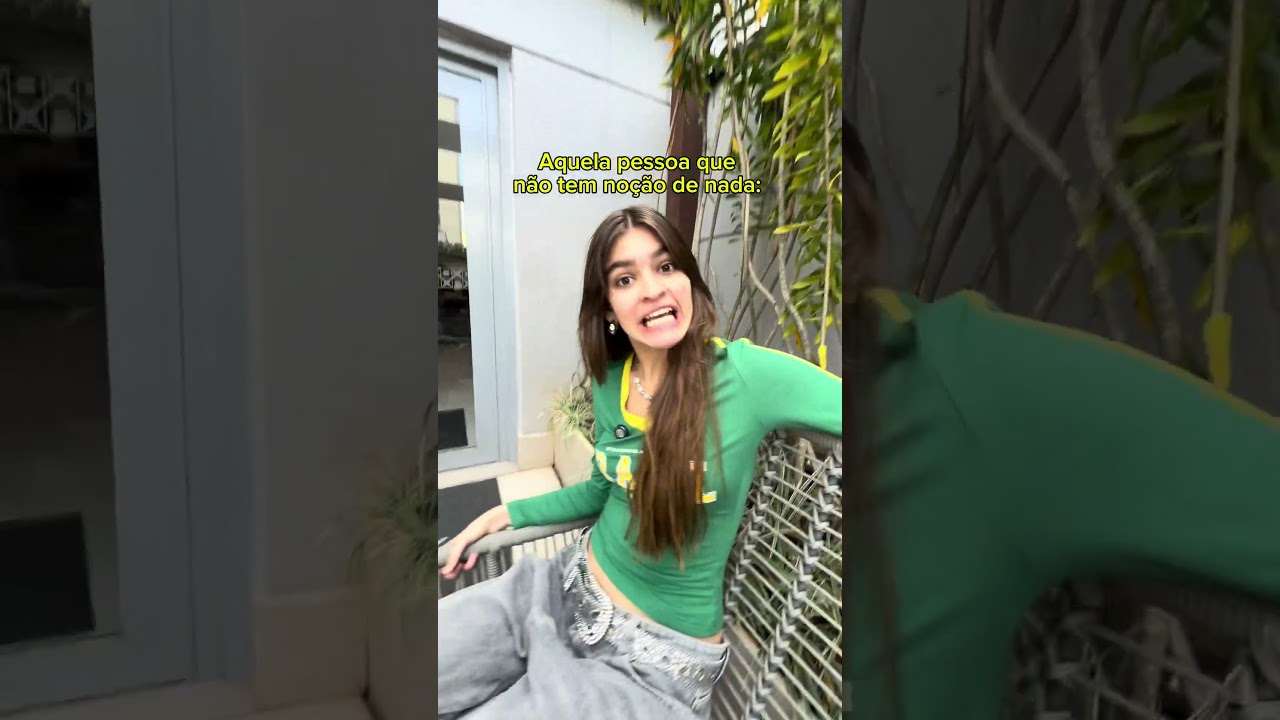 Aquela pessoa que não tem noção de nada