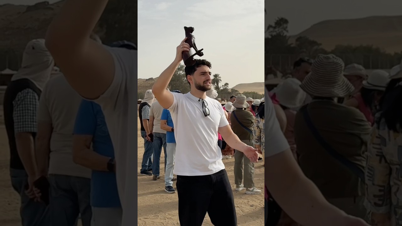 Giving a random person a gift at the pyramids 🎁 اعمل ايه تاني