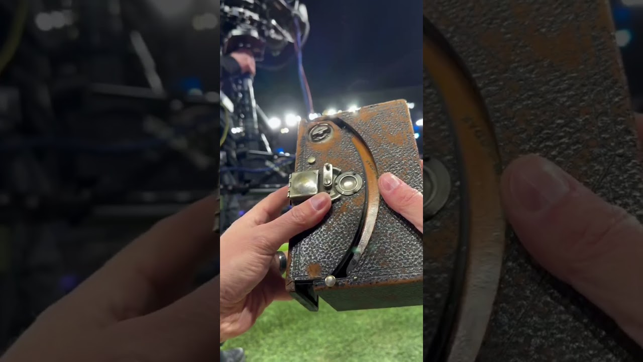 ملعب حديث بعدسة عمرها 130 عامًا