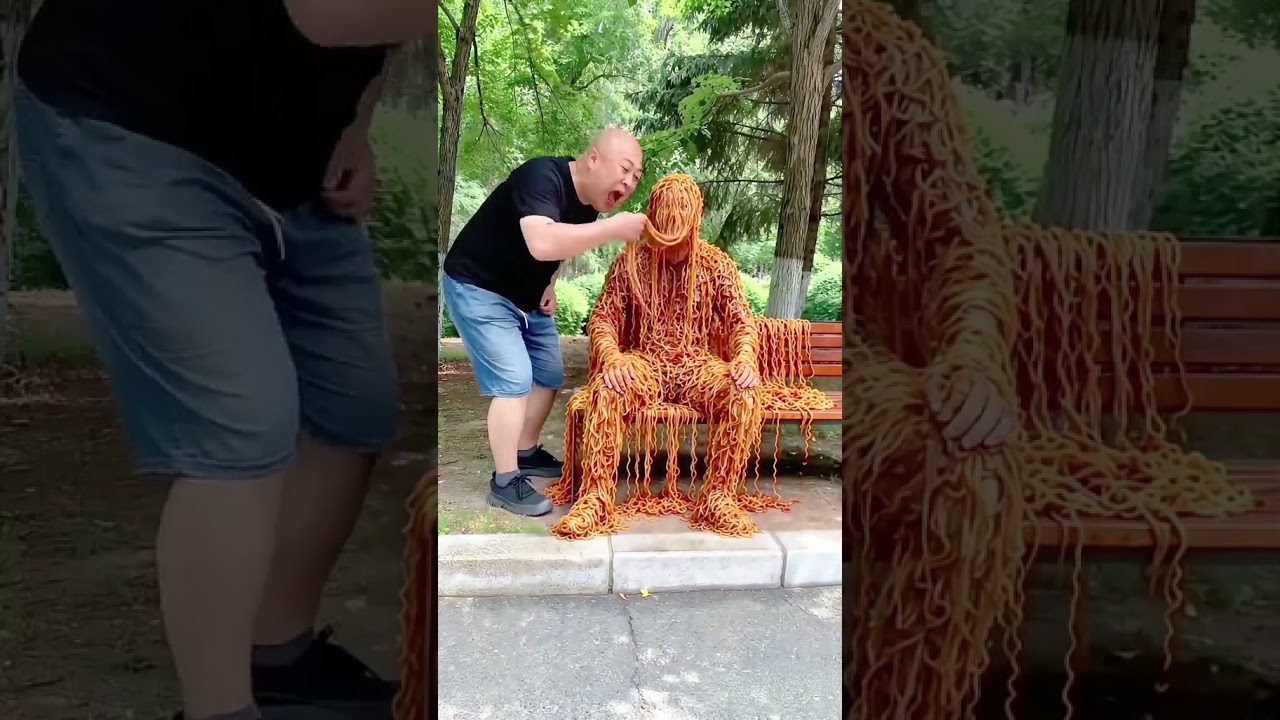 在公園發現一個麵條人，太好喫了，但是沒想到最後麵條人復活了，還追上來打了我一頓，好痛😭 #特效製作請勿當真 #手機特效#劇情需要請勿模仿 #剪映#