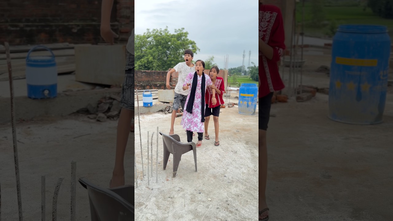 Black Bull Mumma Ke Piche Aarhi hai 😱 #shorts #ytshorts #viralvideo #bull