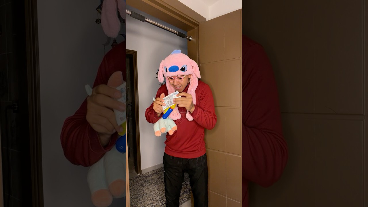 لما تدي اخوك الصغير عديه 💵🤣