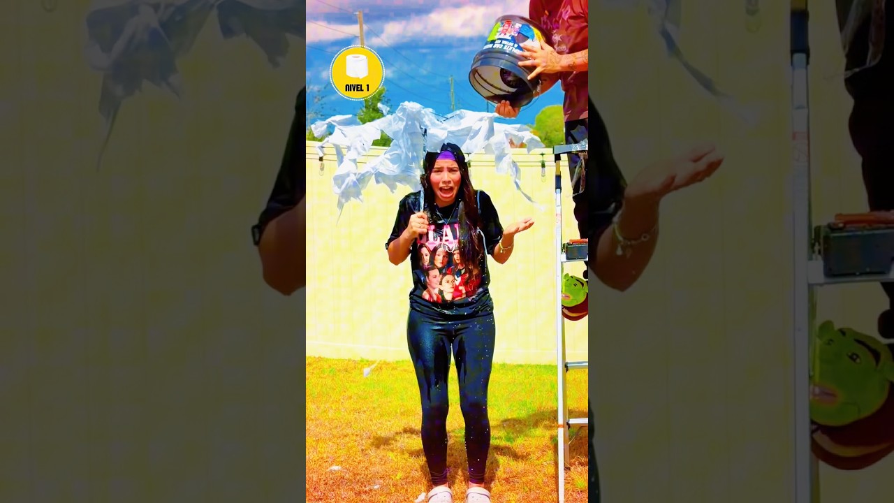 QUAL GUARDA-CHUVA MOLHA MENOS? ☔💦 #shorts