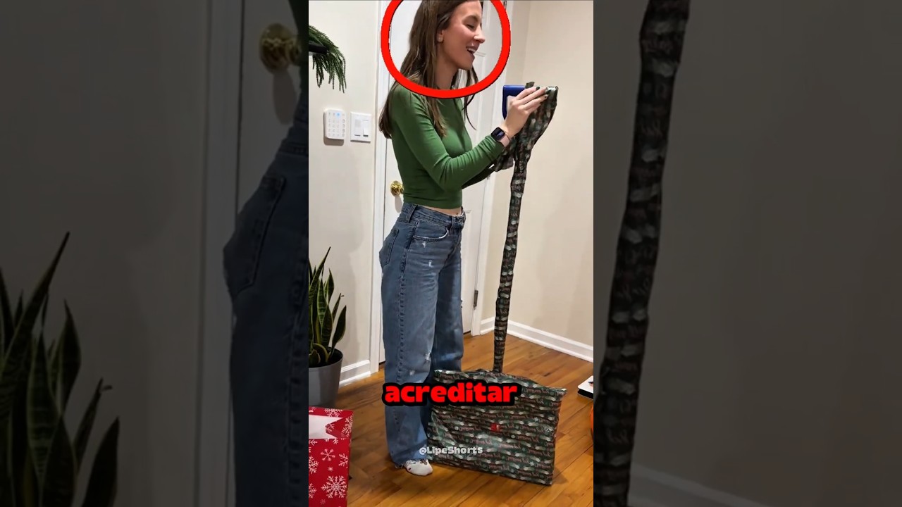 Ela Ganhou Uma Pá de Natal Mas Não Esperava Por Isso 🥹❤️ #curiosidades #shorts