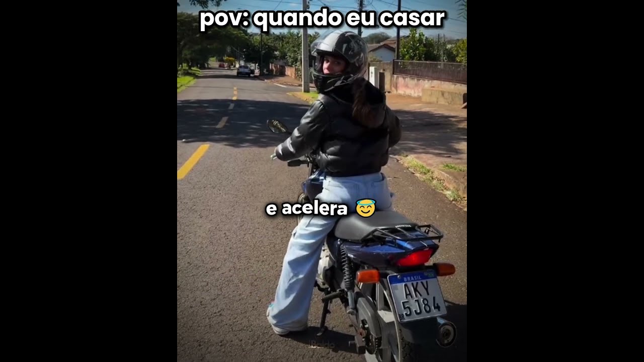 tentou ensinar a namorada andar de moto kkkkk l #humor #engraçado #casal #shorts