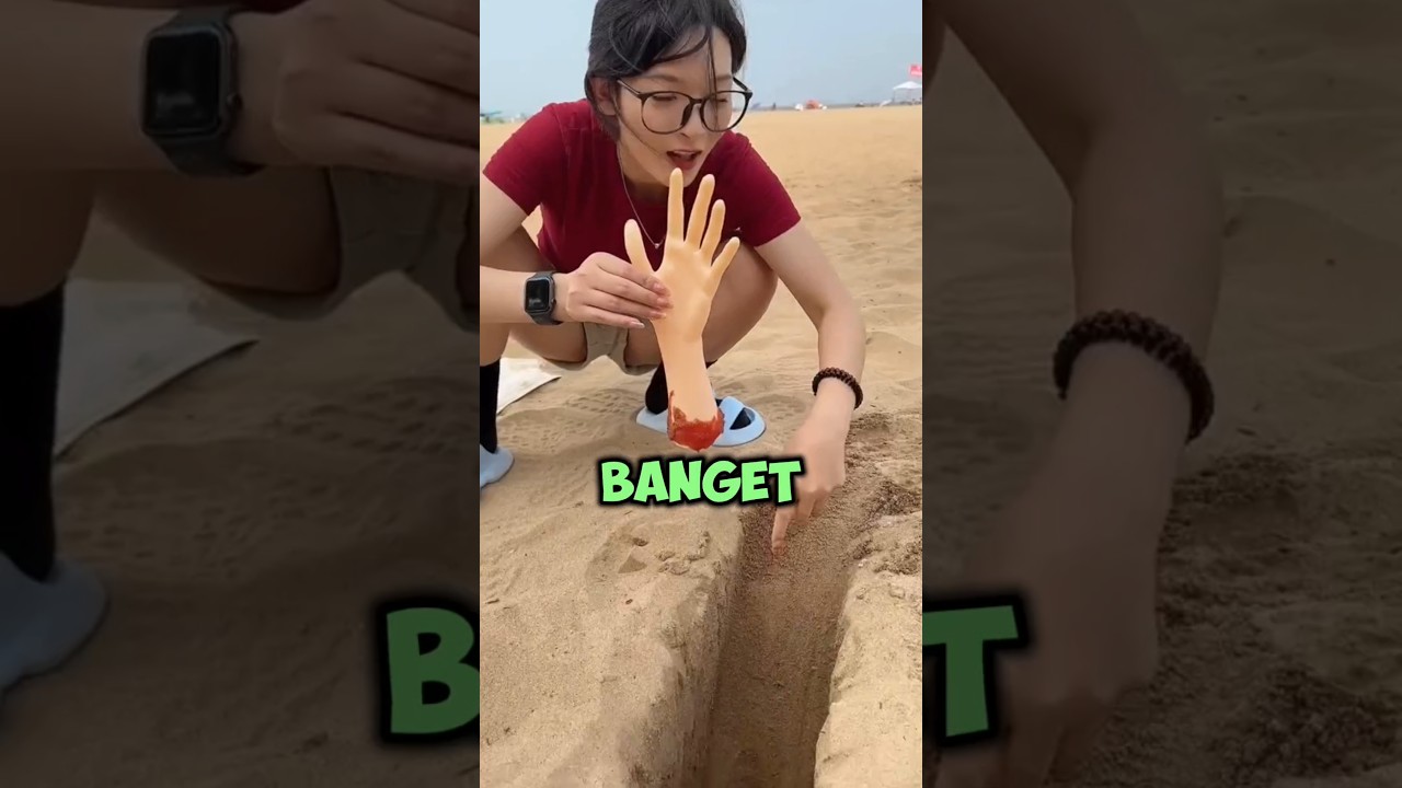 Adikku Kapok Lihat Pasir Beneran Bisa Makan Tangan Nakal! #shorts